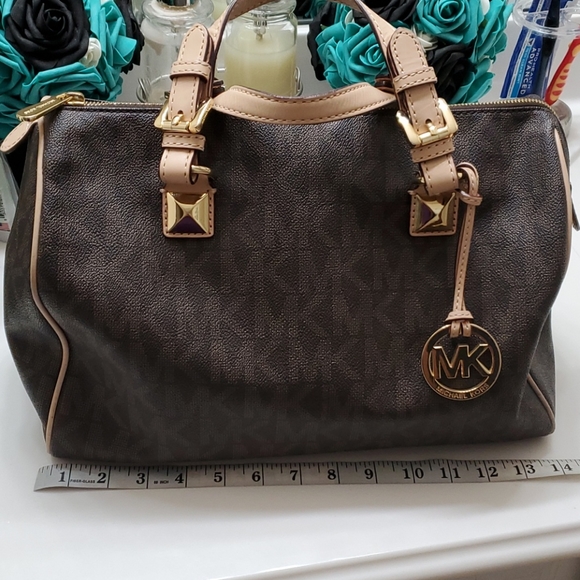 Michael Kors Handbags - Michael Kors Grayson Satchel